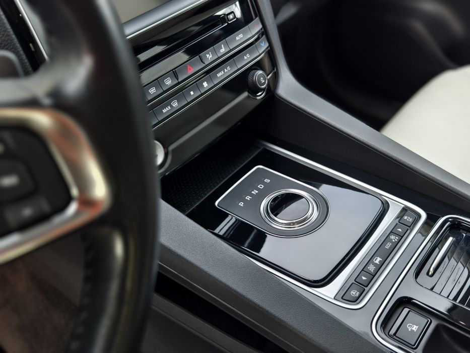 Jaguar F-Pace 2.0 Diesel • 135 kW • 4x4 • Automată • 2018 • 102.000 km