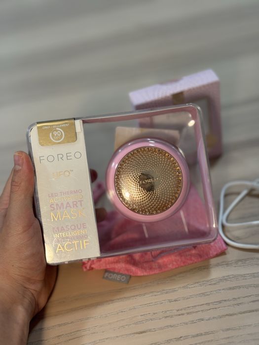 Уред FOREO UFO 2 + подарък - Glow Addict 2.0 маски