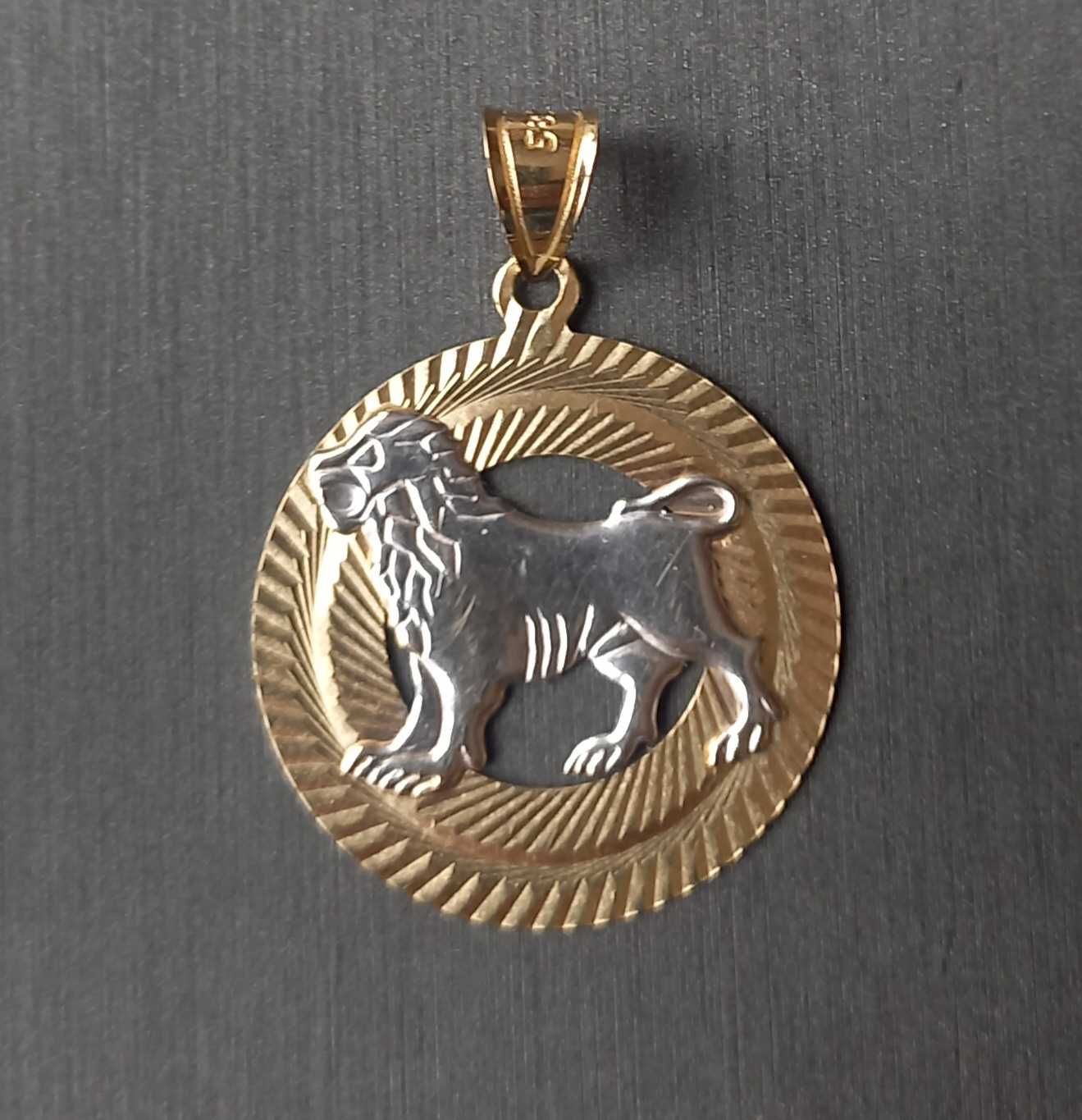 Златен медальон лъв