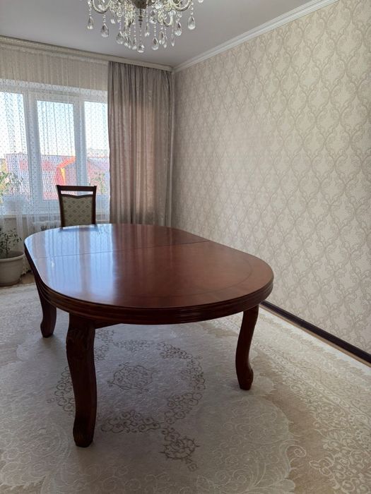 Стол со стульями