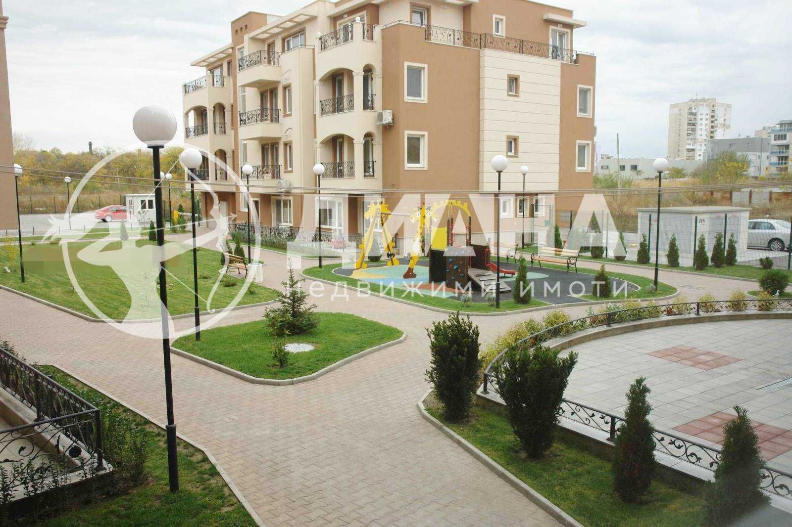 Едностаен, Напълно Обзаведен Монолит до парк "Отдих и култура"