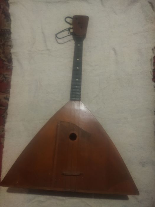 Балалайка 1936 года продам цена договорная