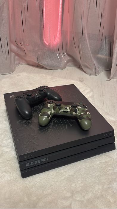 PS4 Pro, limited edition, 1Tb + 2 controllere