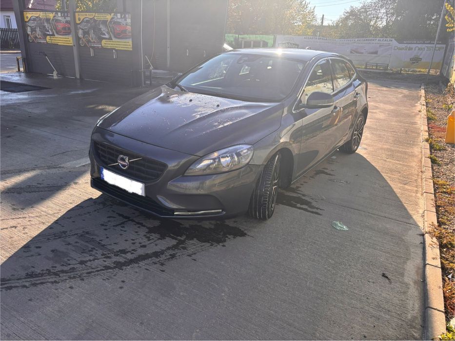 Volvo V40 / 1.6 diesel / 2014