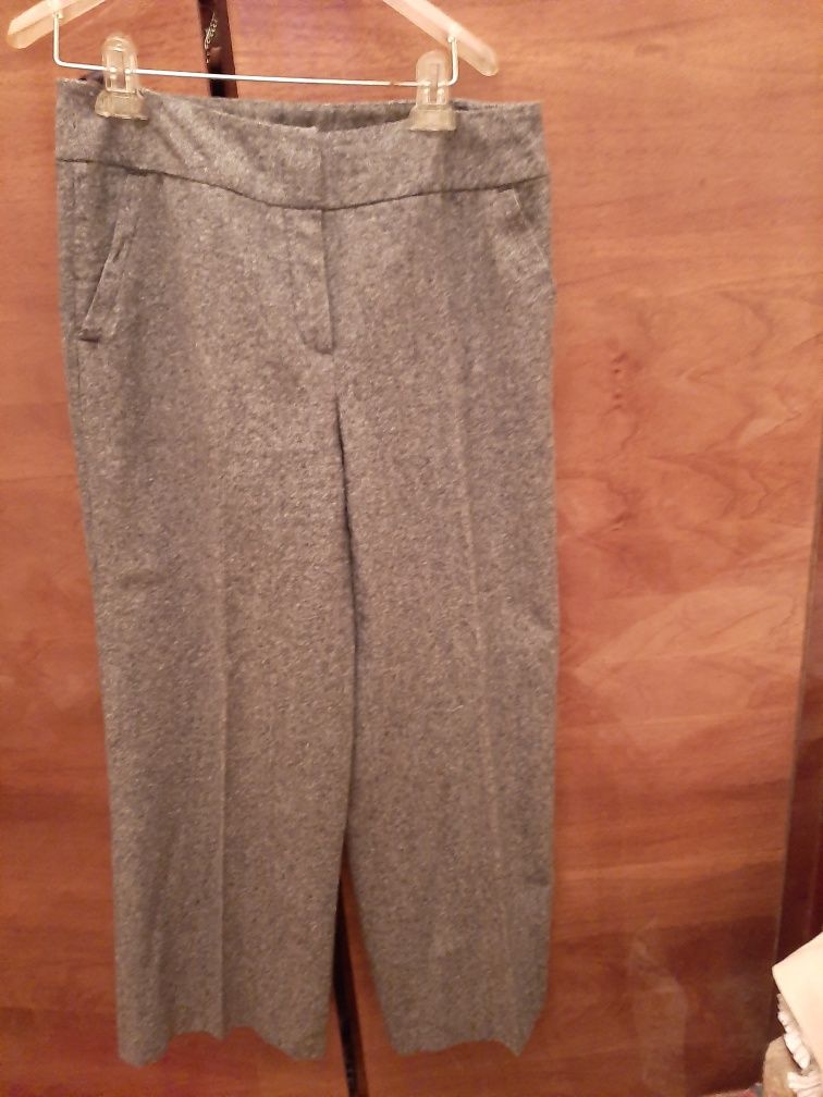 Pantaloni de stofa .