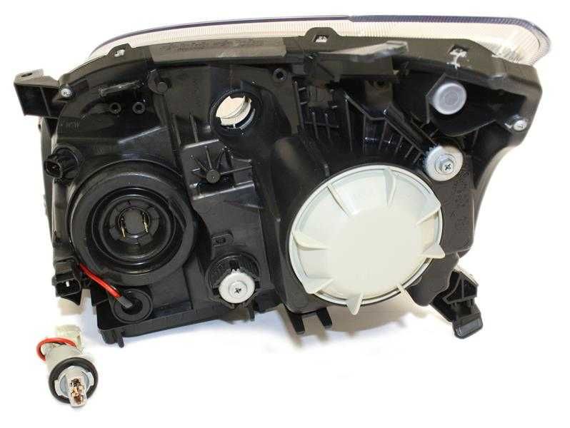 Far stanga/dreapta Toyota Avensis T25 an 2006-2008 , faruri noi