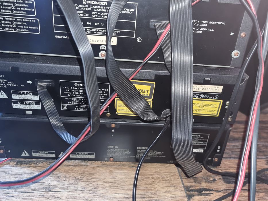 Vând  combina  Pioneer 
Aceasta vine cu 2 boxe 
Pentru mai multe detal