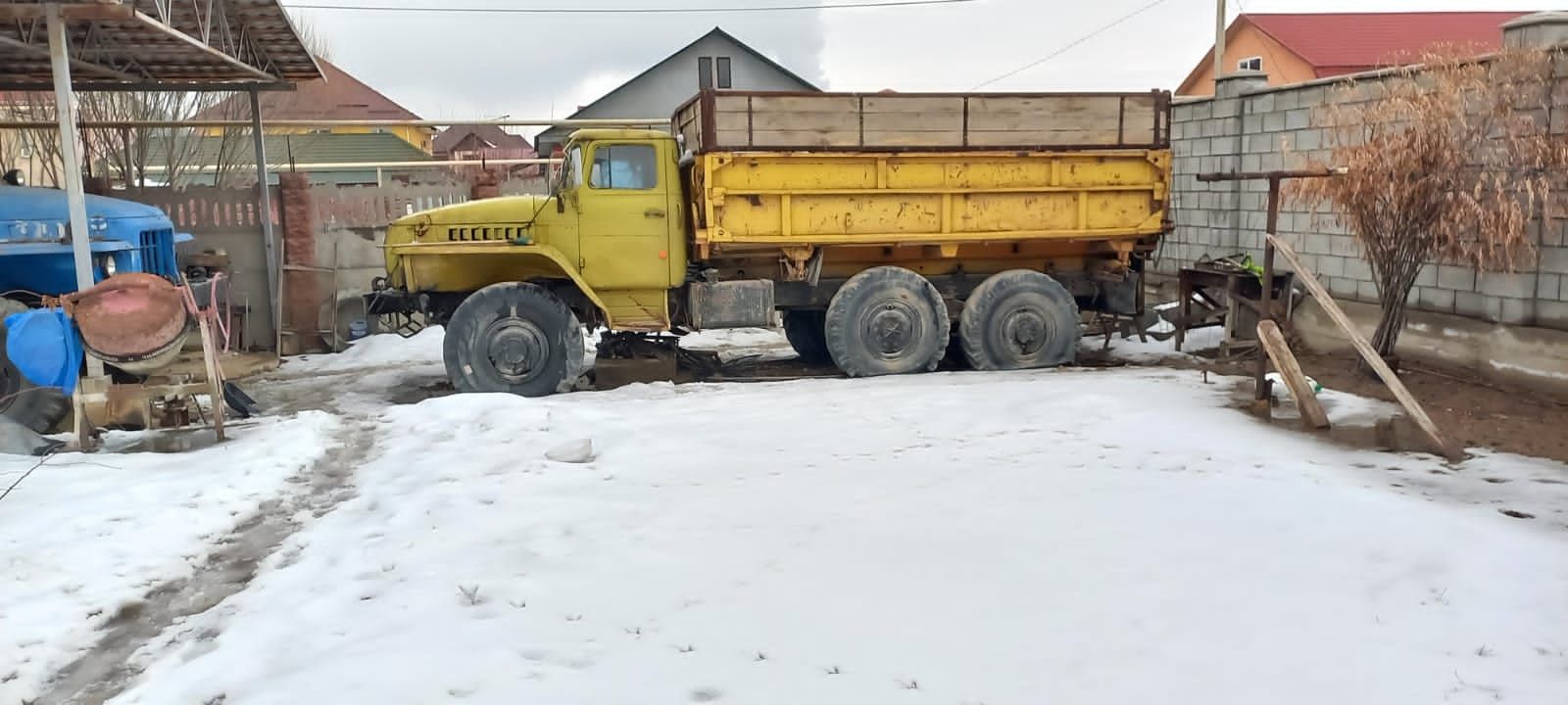 Продам УРАЛ 5557 селхозник 1992 года