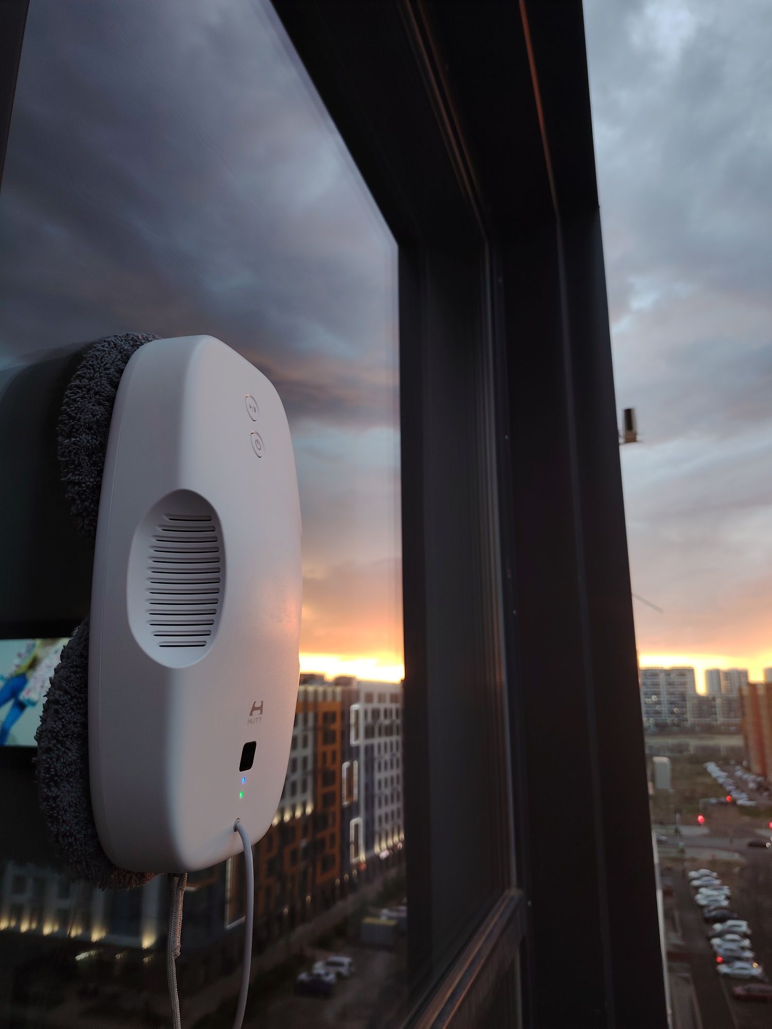Робот мойщик окон сдаётся в аренду Hutt ddc 55 ДаджетHobot чистка окон