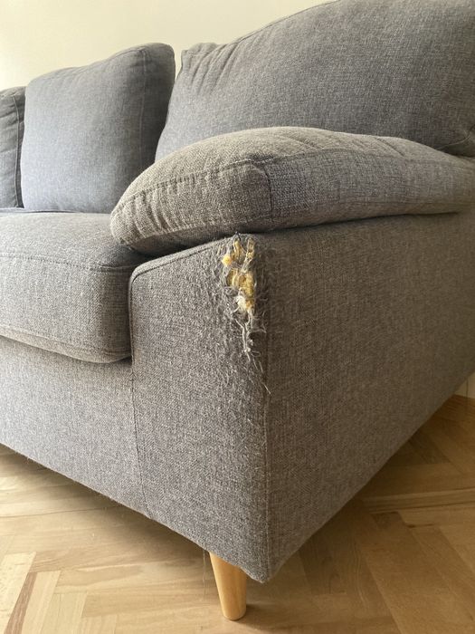 Употребяван диван с леки дефекти