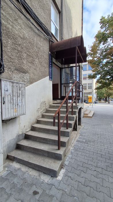 Отдава под наем офис НА ПАЗАРА