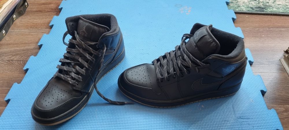 Jordan 1 Retro Mid