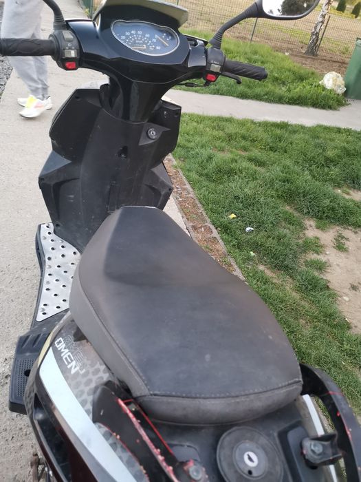 Vând scuter an stare bună