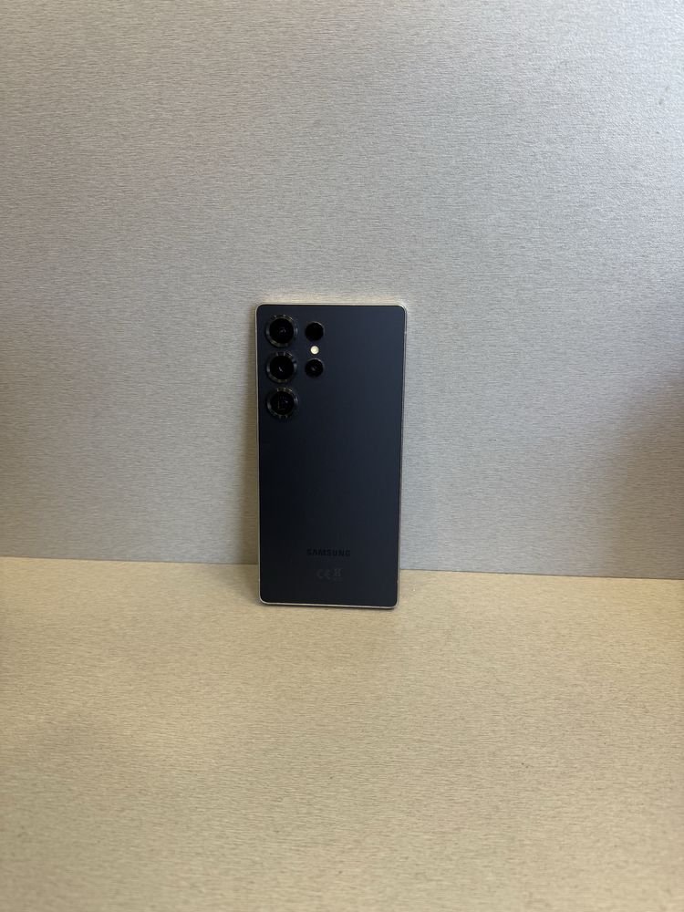 Продавам отличен Samsung S25 ULTRA