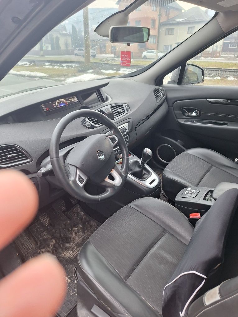 Vând pentru dezmembrare Renault megan scenic  1,6