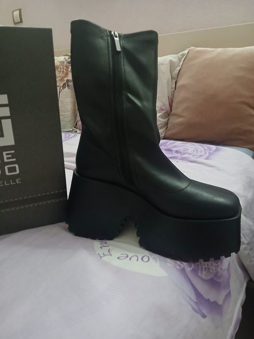 Дамски боти на Паоло Ботичели от естествена кожа. Стилни и качествени!