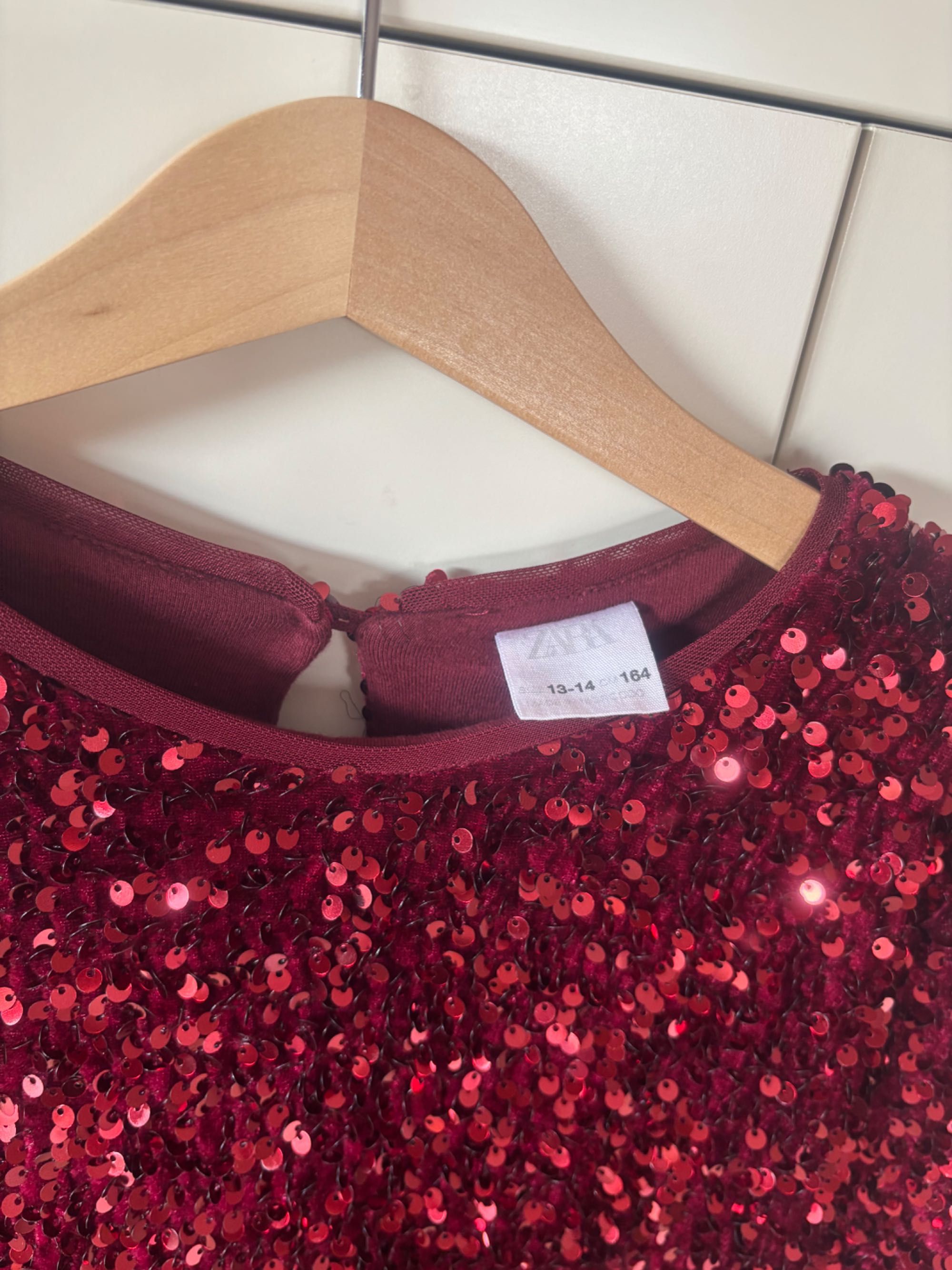 Детска рокля с пайети  Zara