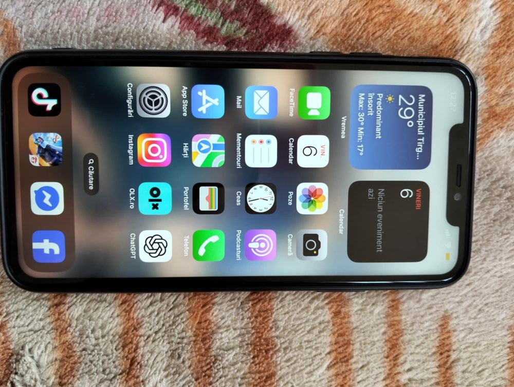 Vând iphone 11 pro max sau schimb cu cross si dif unde e cazul