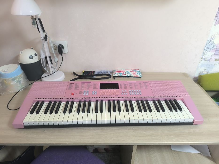 Продам синтезатор