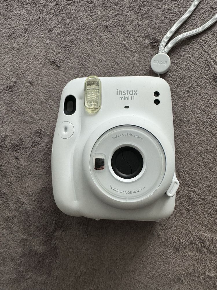 Продаю Instax mini 11