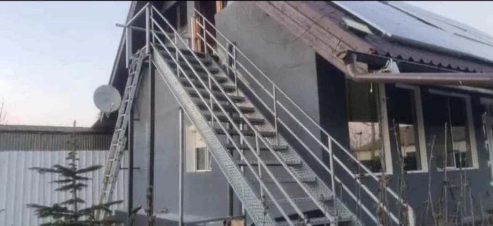 Scari zincate pentru exterior și interior