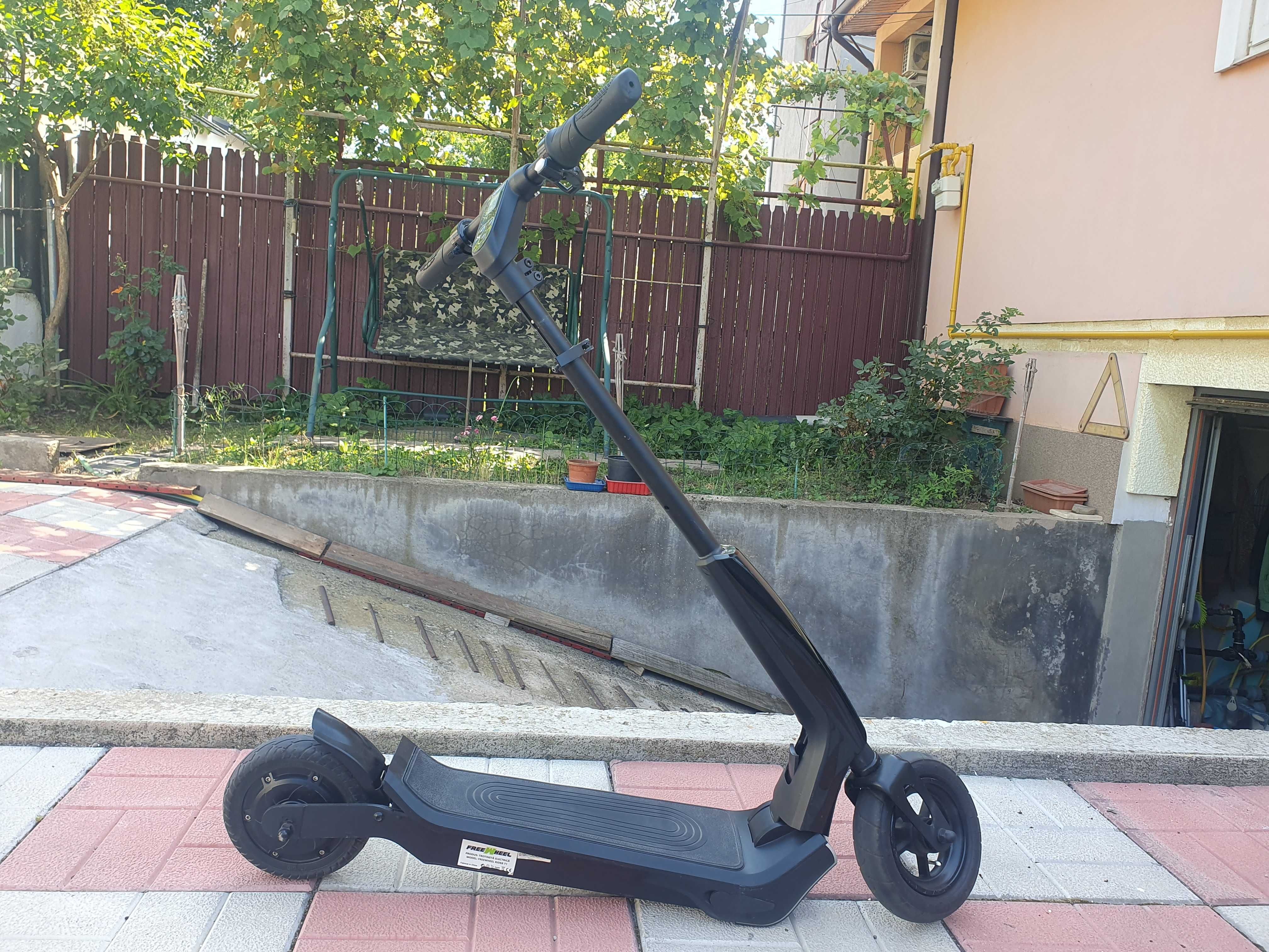 Ttrotineta electrica FreeWheel Rider T1 36V 300W roti 8 inch 3 viteze