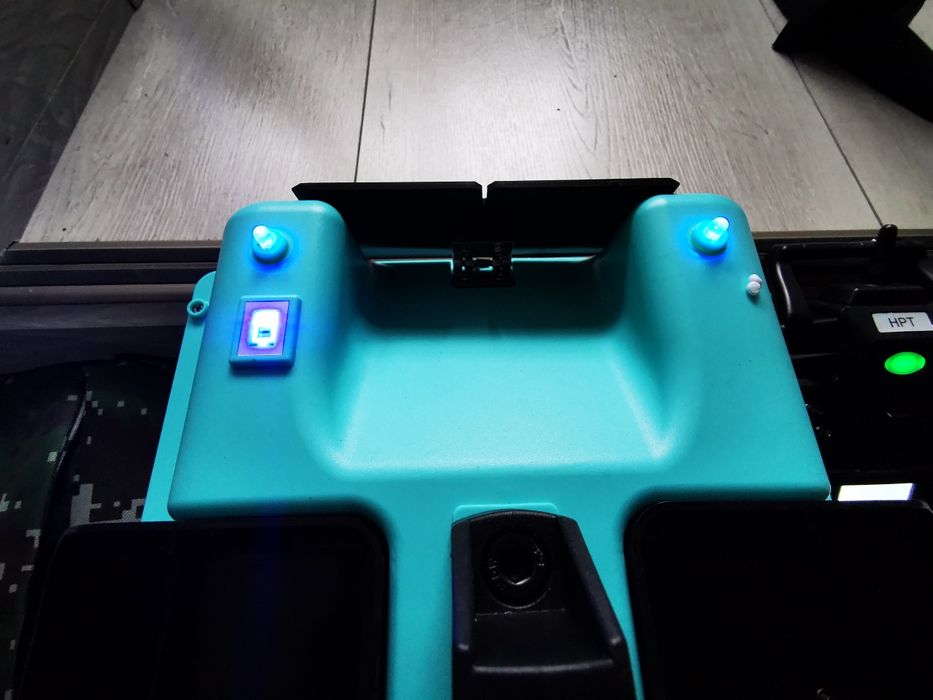 Barcuta GPS vaporaș navomodel plantat nadit pescuit 2 motoare 3 cuve!