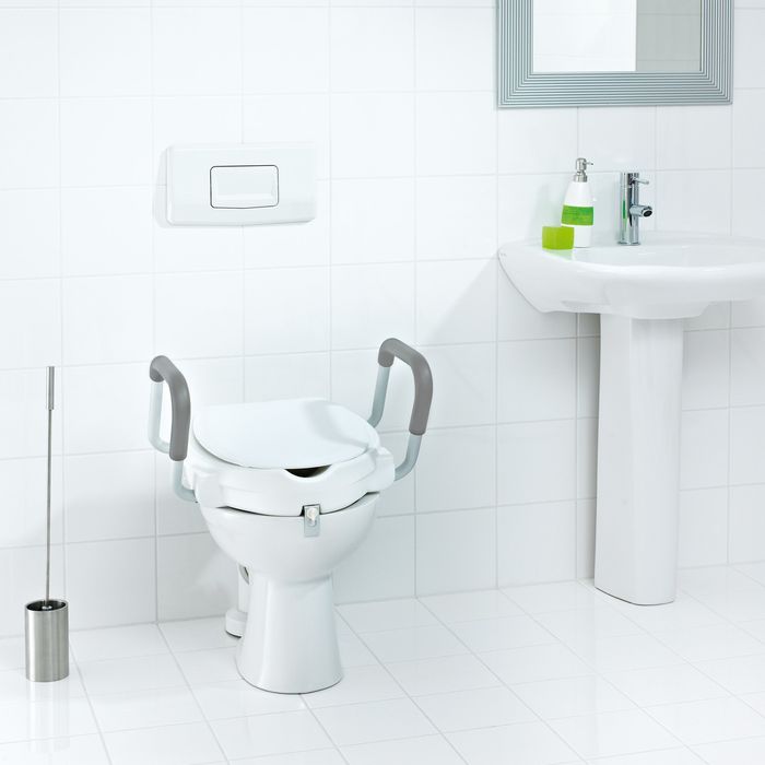 1.стульчики в душевую и ванную все из Германии отличного качества №100