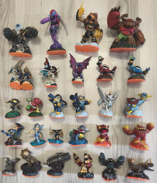 Skylanders la bucata,lot sau schimb, 141 figurine, portale, jocuri