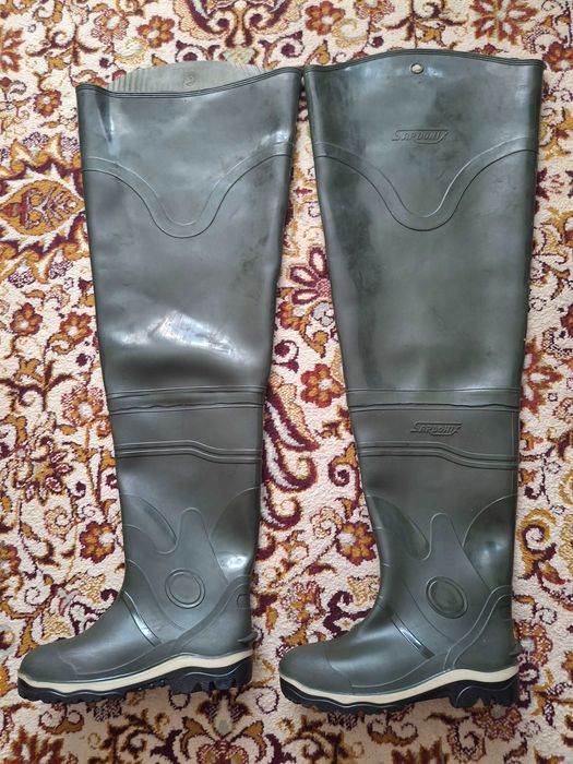 Продаю резиновые рыболовные сапоги