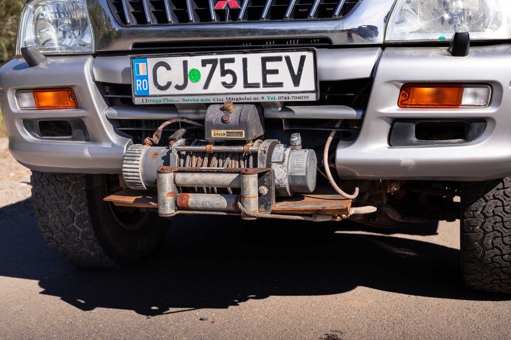 Mitsubishi L200 2.5 Diesel 4x4 CU TROLIU din 2000, volan pe dreapta