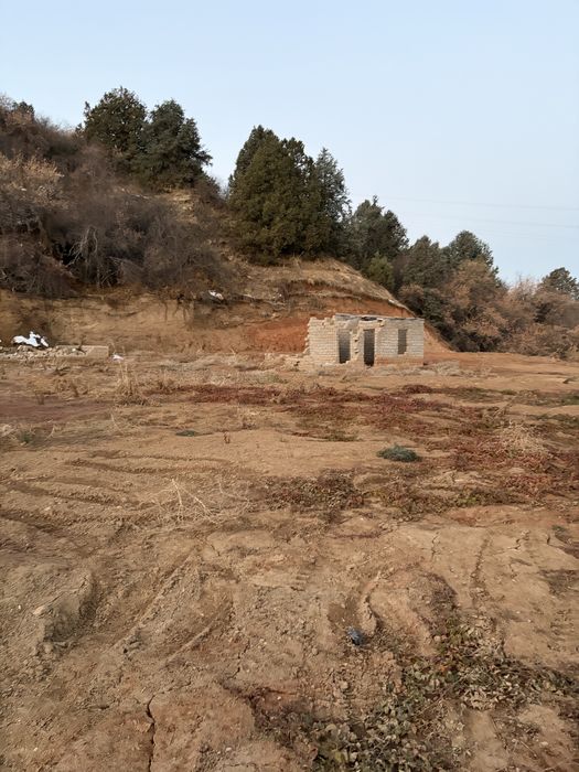 Продаеться земля в Амирсай 12 соток 2 кадастра по 6 соток