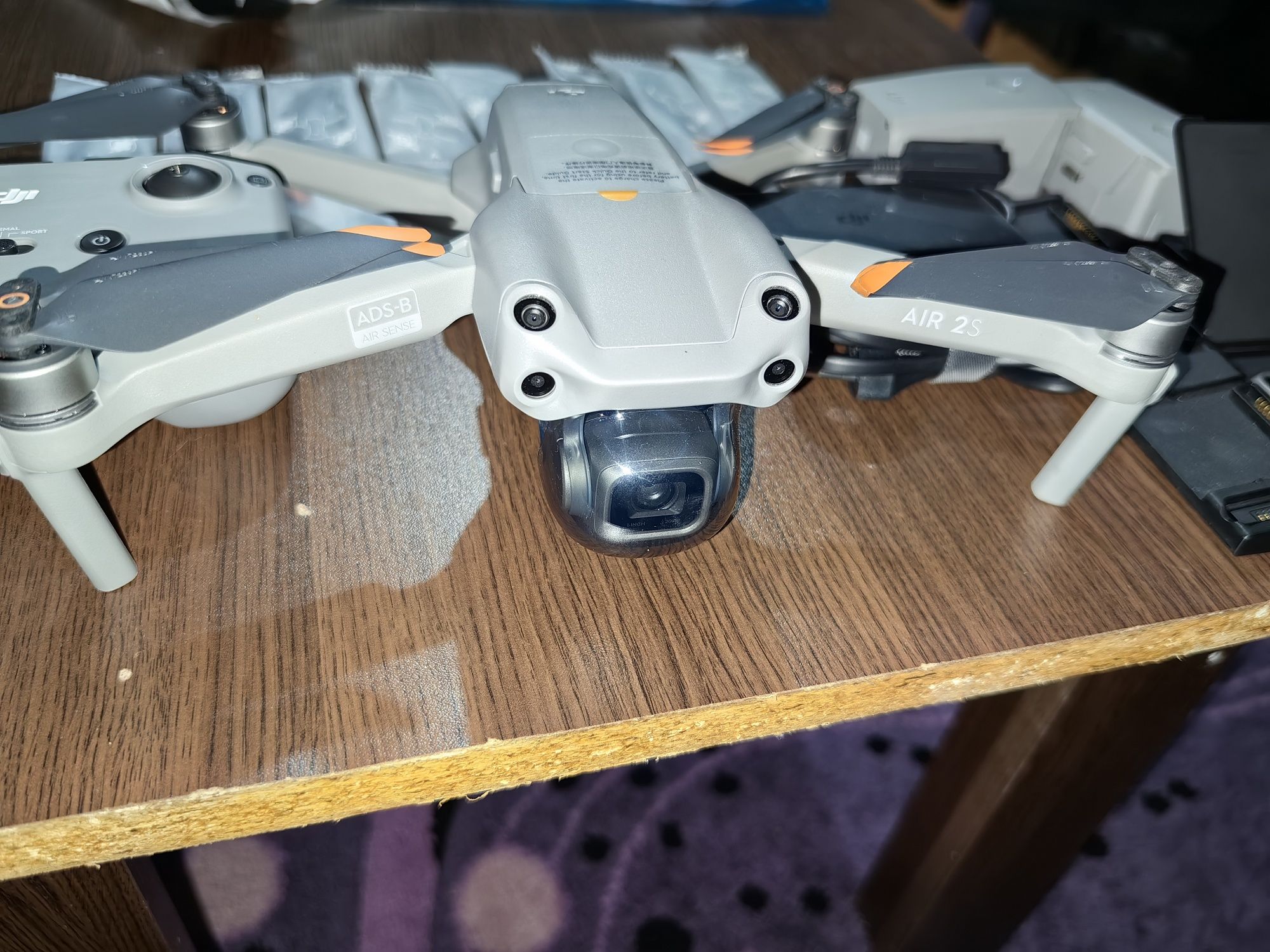 Продавам дрон DJI Air 2S Fly More Combo с аксесоари