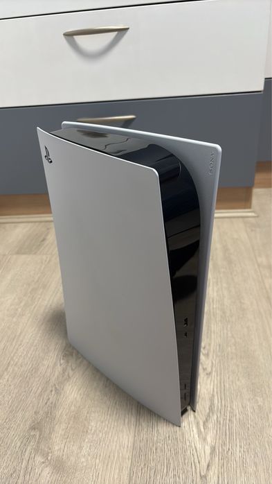 Пакет с конзола PlayStation 5