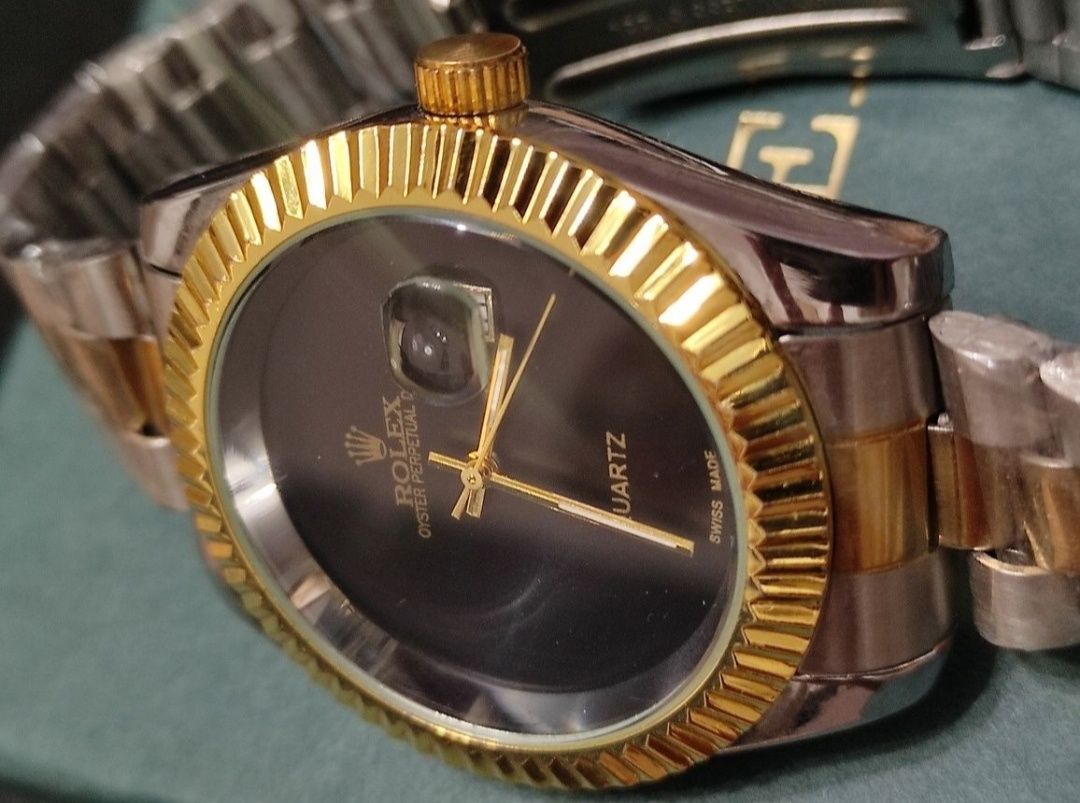 ROLEX Oyster Perpetual Date / Часовник / Swiss