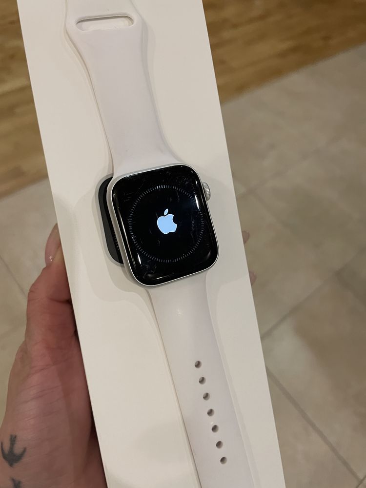 Apple Watch 5, 44 диагональ