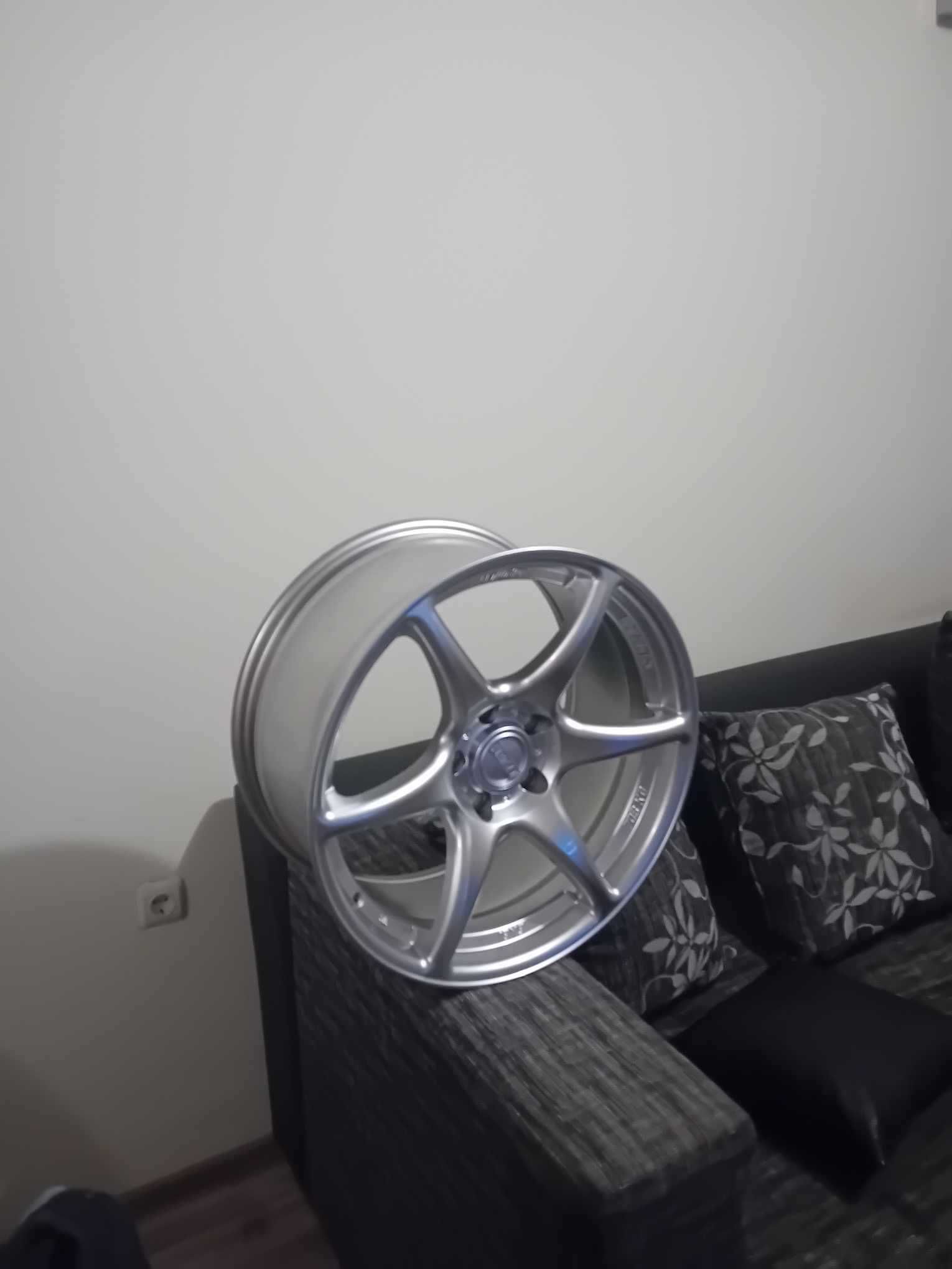 Джанти-Kansei Tandem Hyper Silver 18x9 5/114,3(bolt pattern)+35 offset