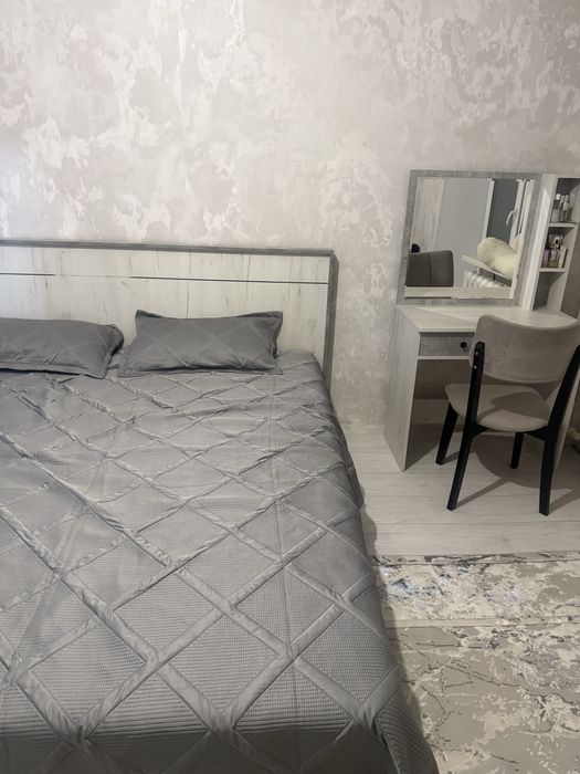 Продается спальня с туалетным столиком