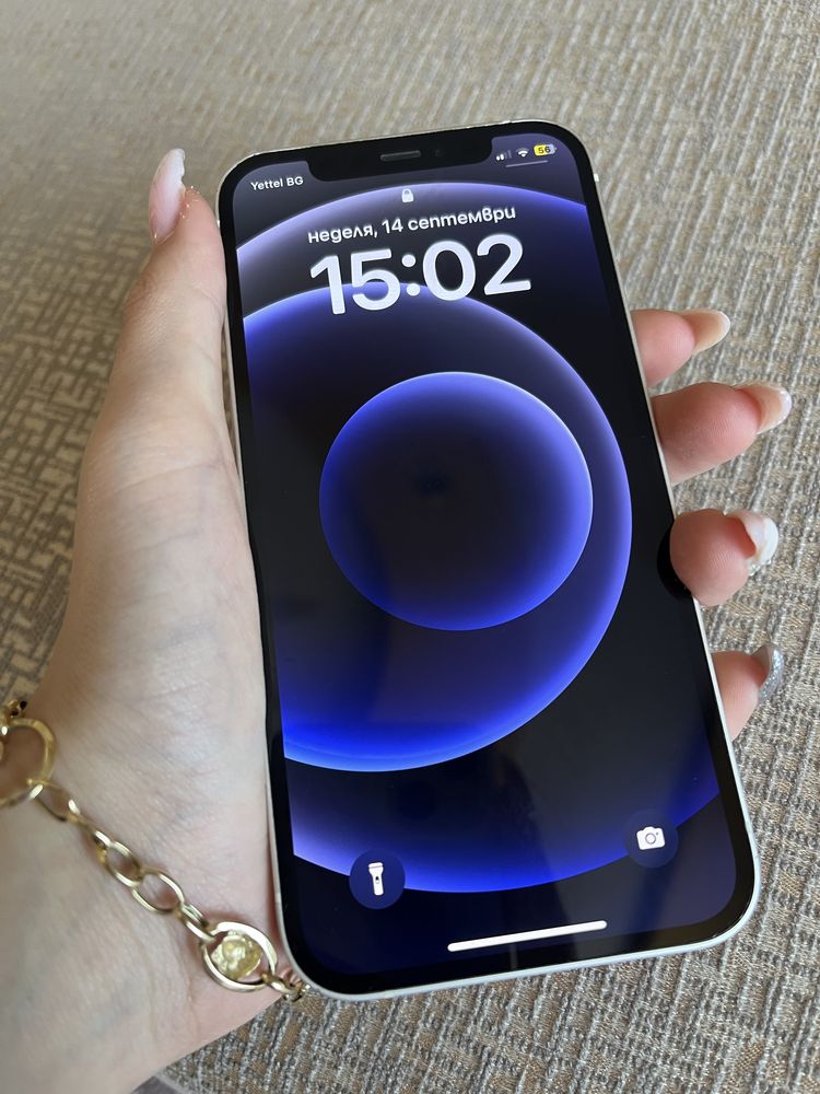 Продавам Iphone 12 много запазен