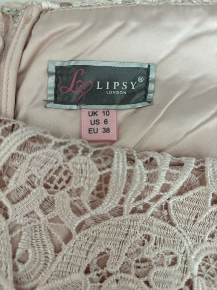Дантелена рокля Lipsy в бледо розово