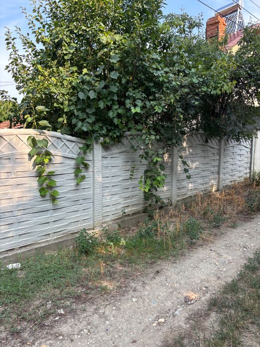 Casă bătrânească + teren de vanzare