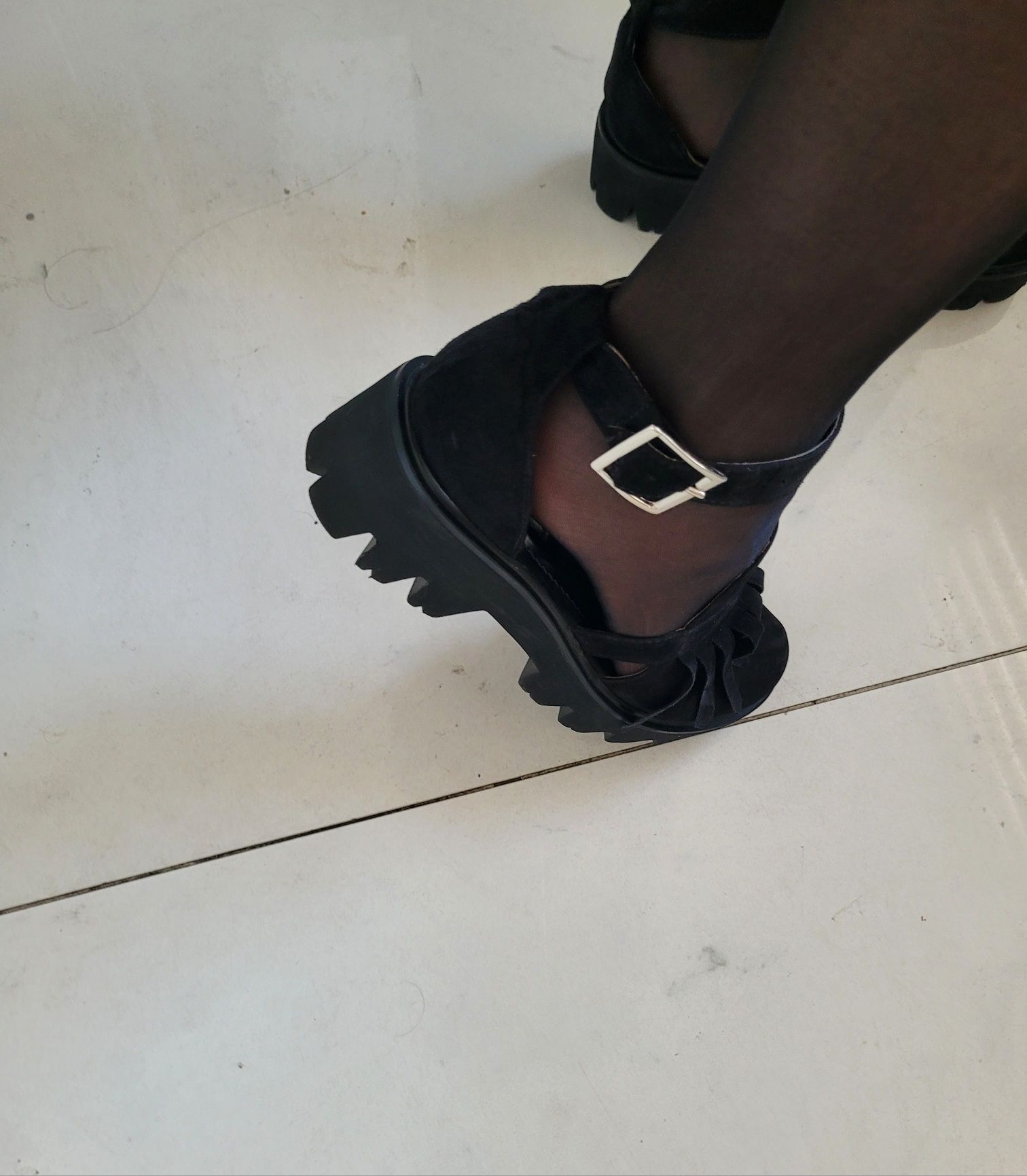 Pantofi negri din piele intoarsa, sandale primavara