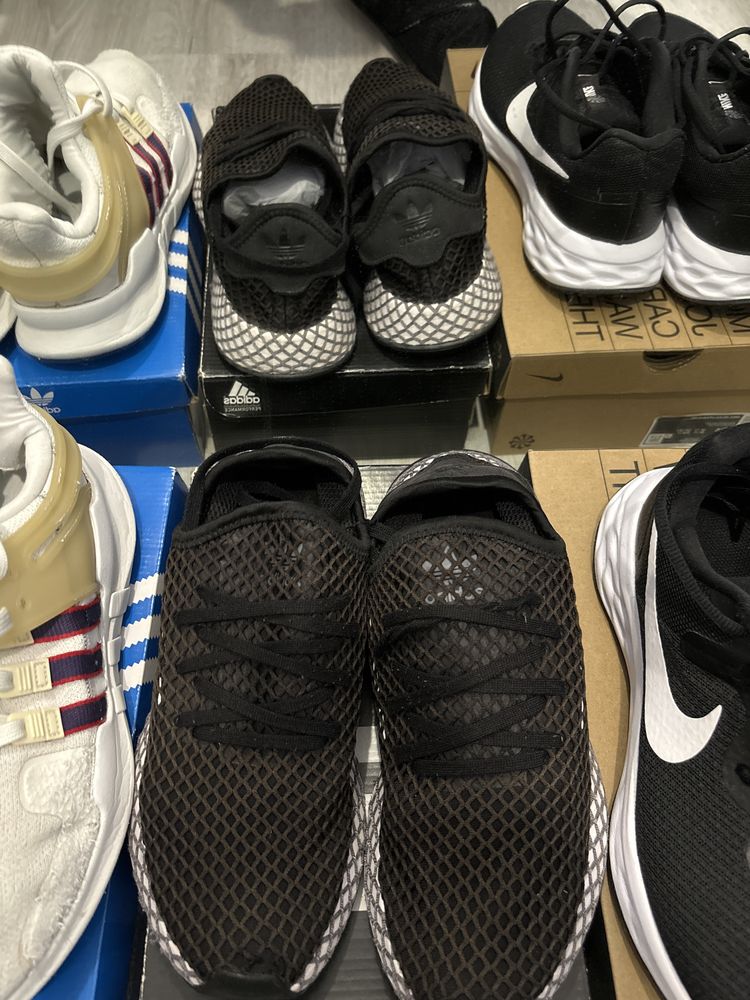 Adidas,  Nike mărimea 42