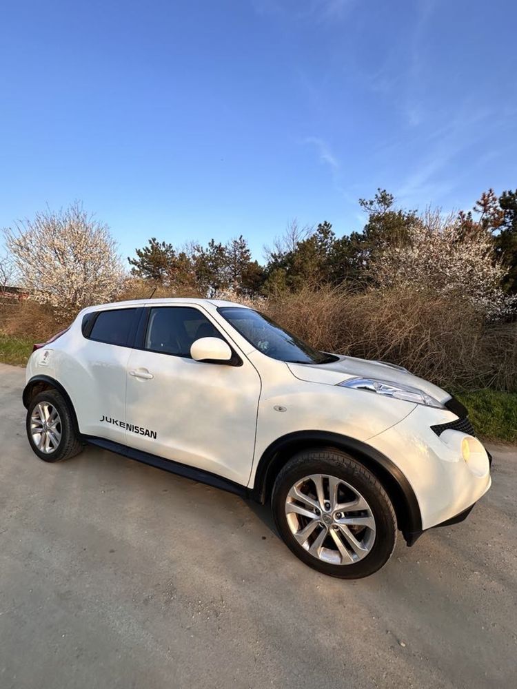 Nissan Juke Alb, diesel  Caroserie SUV,Înmatriculat