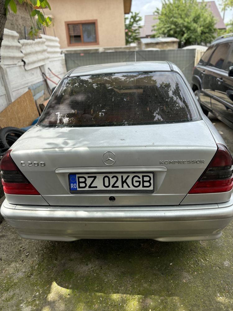 Vând mercedes benz