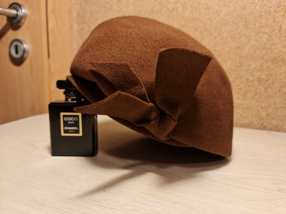 Palarie (tocă) maro, vintage, Casa de mode Venus București