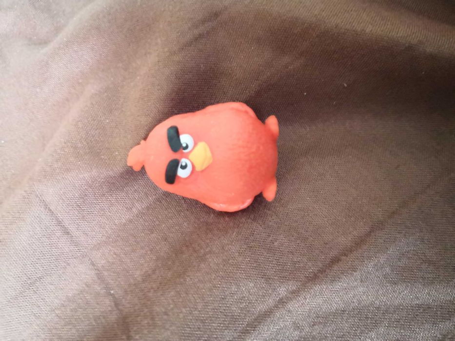 Стикита футболни, извънземни, ретро фигурки кучета и Billa angry birds