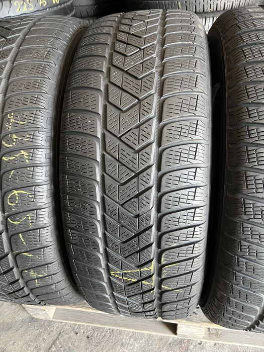 4 anvelope de iarna 235/65/17 Pirelli!