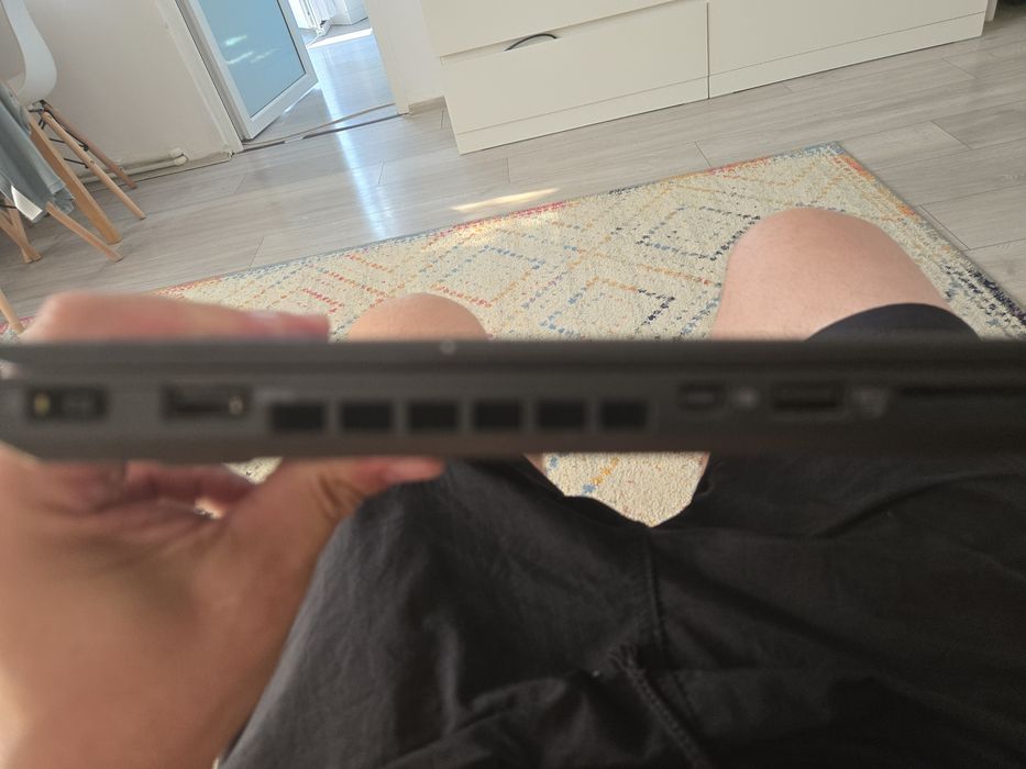 Vând laptop lenovo