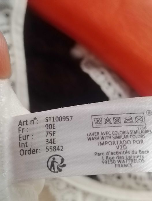 Френски луксозен дантелен сутиен с висулка бижу